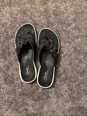 Clarks Black Floral-Accent Slip-On Sandals